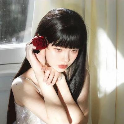 少女嬉春